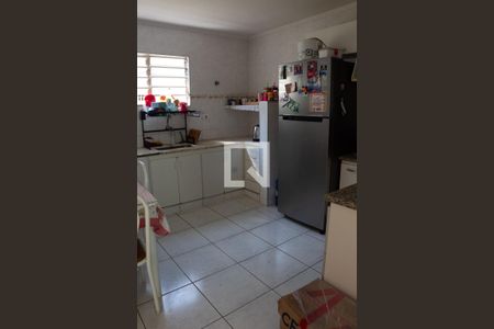 Casa à venda com 100m², 3 quartos e 4 vagas Casa à venda com 100m², 3 quartos e 4 vagasCOZINHA