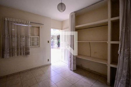 Casa à venda com 450m², 3 quartos e 2 vagasEdicula - Quarto 