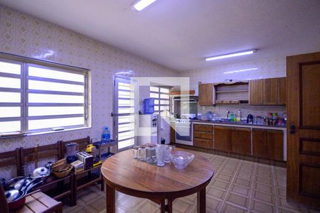 Casa à venda com 450m², 3 quartos e 2 vagasCozinha 