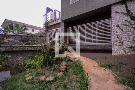 Casa à venda com 450m², 3 quartos e 2 vagasEntrada 
