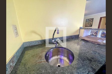 Apartamento à venda com 240m², 4 quartos e 3 vagas Apartamento à venda com 240m², 4 quartos e 3 vagasSala - detalhe do bar