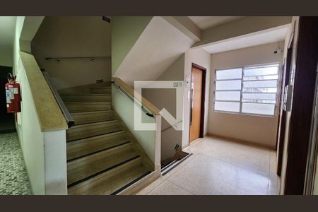 Apartamento para alugar com 40m², 1 quarto e 1 vaga Apartamento para alugar com 40m², 1 quarto e 1 vagaEscada