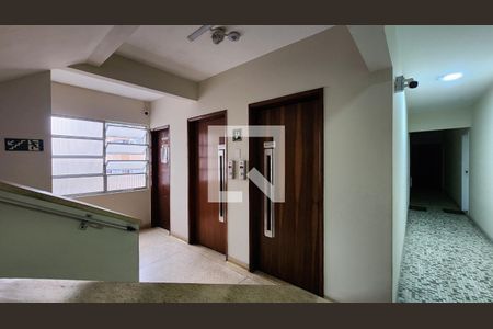 Apartamento para alugar com 40m², 1 quarto e 1 vaga Apartamento para alugar com 40m², 1 quarto e 1 vagaEscada