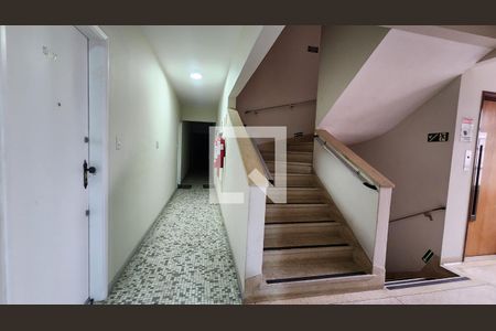 Apartamento para alugar com 40m², 1 quarto e 1 vaga Apartamento para alugar com 40m², 1 quarto e 1 vagaEscada
