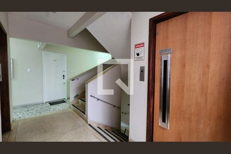 Apartamento para alugar com 40m², 1 quarto e 1 vaga Apartamento para alugar com 40m², 1 quarto e 1 vagaEscada