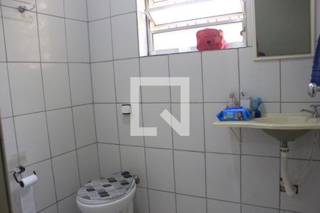 Casa à venda com 243m², 5 quartos e 4 vagasBanheiro 2
