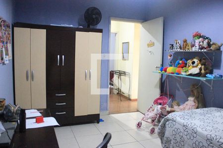 Casa à venda com 243m², 5 quartos e 4 vagasQuarto 2