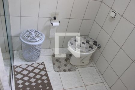 Casa à venda com 243m², 5 quartos e 4 vagasBanheiro 2