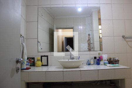 Casa à venda com 243m², 5 quartos e 4 vagasBanheiro da suíte