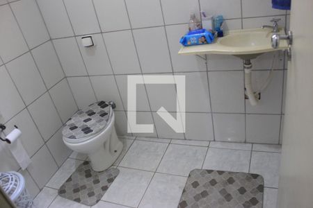 Casa à venda com 243m², 5 quartos e 4 vagasBanheiro 2