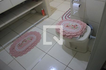 Casa à venda com 243m², 5 quartos e 4 vagasBanheiro da suíte