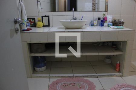 Casa à venda com 243m², 5 quartos e 4 vagasBanheiro da Suíte