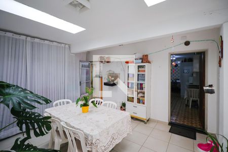 Casa à venda com 177m², 3 quartos e 3 vagas Casa à venda com 177m², 3 quartos e 3 vagasSaleta