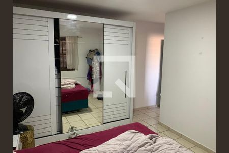 Casa à venda com 200m², 3 quartos e 4 vagas Casa à venda com 200m², 3 quartos e 4 vagasQuarto