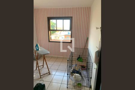 Casa à venda com 200m², 3 quartos e 4 vagas Casa à venda com 200m², 3 quartos e 4 vagasEscritório