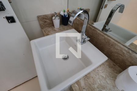 Apartamento à venda com 180m², 3 quartos e 2 vagasBanheiro da Suíte - Pia