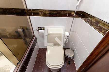 Apartamento à venda com 300m², 4 quartos e 2 vagas Apartamento à venda com 300m², 4 quartos e 2 vagasBanheiro Social 2