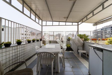 Apartamento à venda com 300m², 4 quartos e 2 vagas Apartamento à venda com 300m², 4 quartos e 2 vagasCobertura