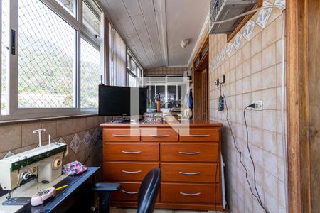 Apartamento à venda com 300m², 4 quartos e 2 vagas Apartamento à venda com 300m², 4 quartos e 2 vagasQuarto 3 Varanda