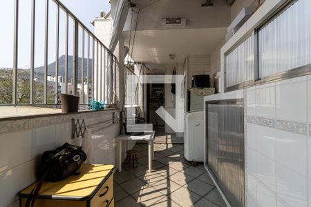 Apartamento à venda com 300m², 4 quartos e 2 vagas Apartamento à venda com 300m², 4 quartos e 2 vagasÁrea de Serviço