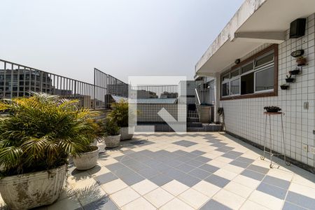 Apartamento à venda com 300m², 4 quartos e 2 vagas Apartamento à venda com 300m², 4 quartos e 2 vagasCobertura