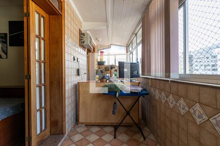 Apartamento à venda com 300m², 4 quartos e 2 vagas Apartamento à venda com 300m², 4 quartos e 2 vagasQuarto 2 Varanda