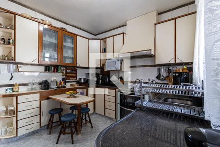 Apartamento à venda com 300m², 4 quartos e 2 vagas Apartamento à venda com 300m², 4 quartos e 2 vagasCozinha