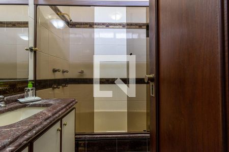 Apartamento à venda com 300m², 4 quartos e 2 vagas Apartamento à venda com 300m², 4 quartos e 2 vagasBanheiro Social 2