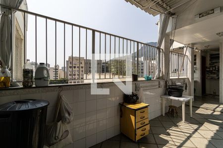 Apartamento à venda com 300m², 4 quartos e 2 vagas Apartamento à venda com 300m², 4 quartos e 2 vagasÁrea de Serviço