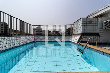 Apartamento à venda com 300m², 4 quartos e 2 vagas Apartamento à venda com 300m², 4 quartos e 2 vagasCobertura Piscina