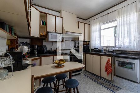 Apartamento à venda com 300m², 4 quartos e 2 vagas Apartamento à venda com 300m², 4 quartos e 2 vagasCozinha