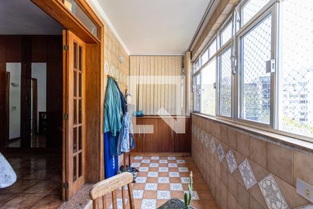 Apartamento à venda com 300m², 4 quartos e 2 vagas Apartamento à venda com 300m², 4 quartos e 2 vagasQuarto Suite Varanda