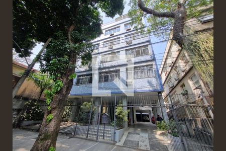 Apartamento à venda com 300m², 4 quartos e 2 vagas Apartamento à venda com 300m², 4 quartos e 2 vagasFachada