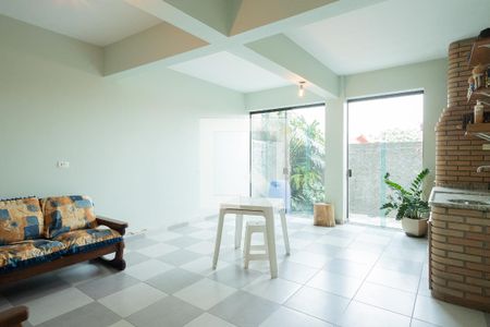 Casa à venda com 289m², 3 quartos e 4 vagas Casa à venda com 289m², 3 quartos e 4 vagasÁrea - Churrasqueira