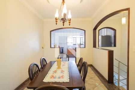 Casa à venda com 289m², 3 quartos e 4 vagas Casa à venda com 289m², 3 quartos e 4 vagasCopa