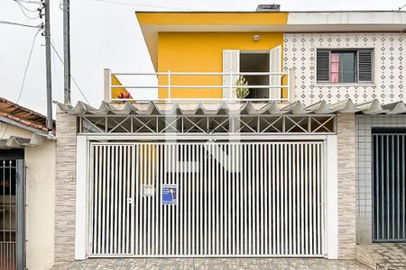 Casa à venda com 180m², 2 quartos e 2 vagasFachada + plaquinha
