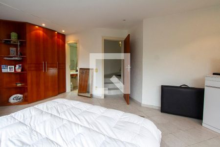 Casa de condomínio para alugar com 700m², 4 quartos e 5 vagas Casa de condomínio para alugar com 700m², 4 quartos e 5 vagasQuarto 3 suíte