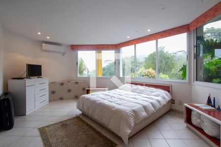 Casa de condomínio para alugar com 700m², 4 quartos e 5 vagas Casa de condomínio para alugar com 700m², 4 quartos e 5 vagasQuarto 3 suíte