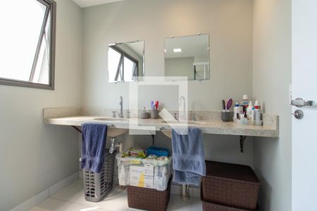 Apartamento à venda com 183m², 4 quartos e 2 vagas Apartamento à venda com 183m², 4 quartos e 2 vagasBanheiro da Suíte 2