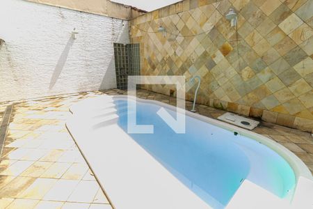 Casa para alugar com 420m², 4 quartos e 2 vagas Casa para alugar com 420m², 4 quartos e 2 vagasQuintal