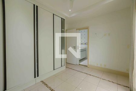 Apartamento à venda com 280m², 3 quartos e 2 vagasSuíte 2