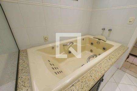 Apartamento à venda com 280m², 3 quartos e 2 vagasBanheiro da Suíte 1