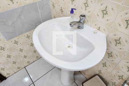 Casa à venda com 200m², 3 quartos e 2 vagas Casa à venda com 200m², 3 quartos e 2 vagasBanheiro 1