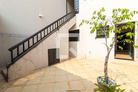 Casa à venda com 250m², 3 quartos e 4 vagas Casa à venda com 250m², 3 quartos e 4 vagasQuintal