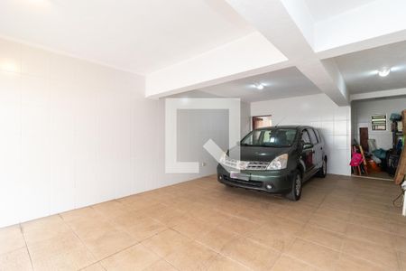 Casa à venda com 250m², 3 quartos e 4 vagas Casa à venda com 250m², 3 quartos e 4 vagasGaragem