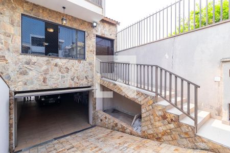 Casa à venda com 250m², 3 quartos e 4 vagas Casa à venda com 250m², 3 quartos e 4 vagasGaragem