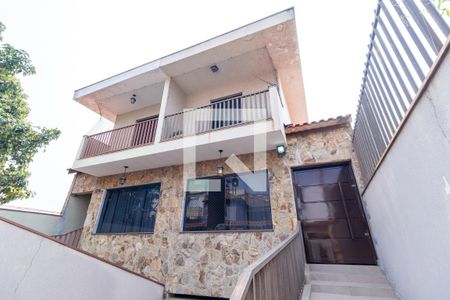 Casa à venda com 250m², 3 quartos e 4 vagas Casa à venda com 250m², 3 quartos e 4 vagasFachada
