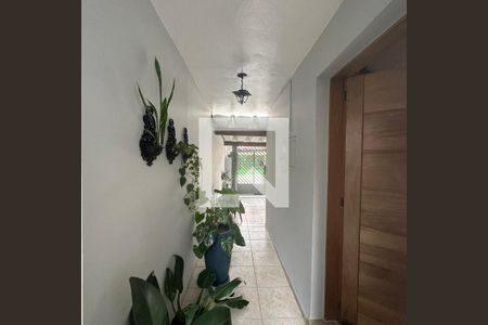 Casa à venda com 130m², 3 quartos e 2 vagasCorredor