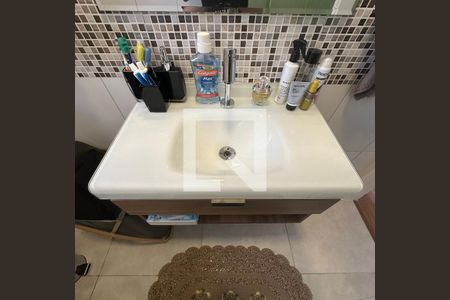 Casa à venda com 130m², 3 quartos e 2 vagasBanheiro