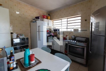 Casa à venda com 195m², 3 quartos e 2 vagas Casa à venda com 195m², 3 quartos e 2 vagasCozinha